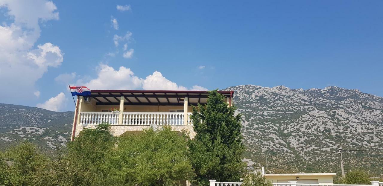Apartmani Gabi Cesarica Exteriör bild